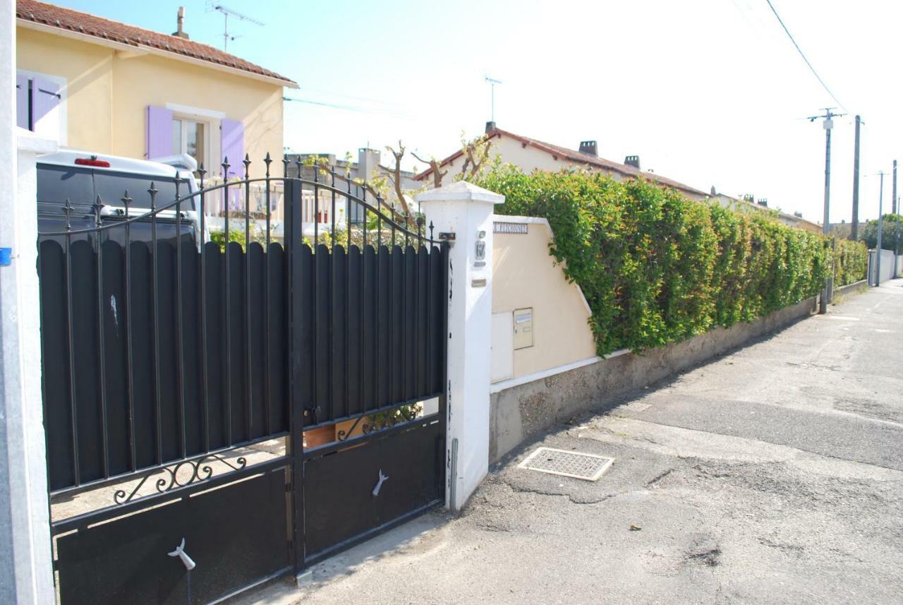 Le Pitchounet Arles Bagian luar foto